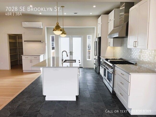 Building Photo - Stunning Newly Renovated 4-Bedroom Home fo...