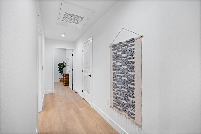 Building Photo - Leffingwell Apartments - 1 BED/1BATH