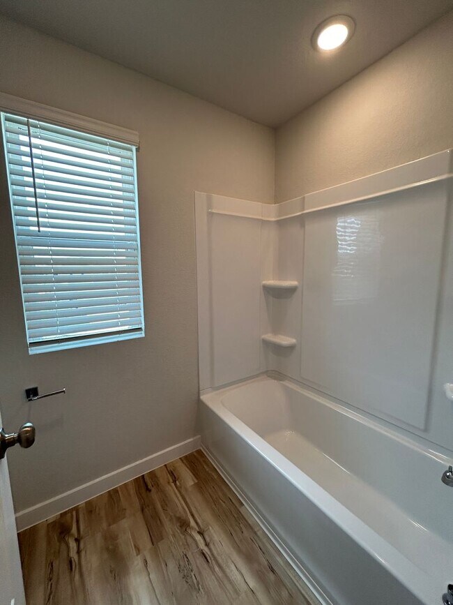 Building Photo - Walking Distance to Long Creek High School...
