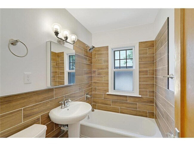 Building Photo - 5445 Chicago Ave