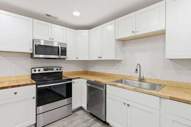 Building Photo - 6008 Champion Rd