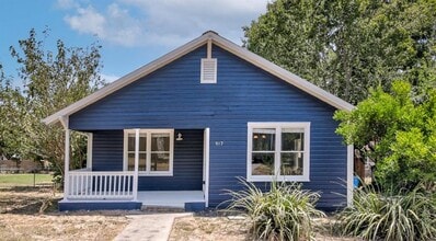 Building Photo - 917 W 4th St