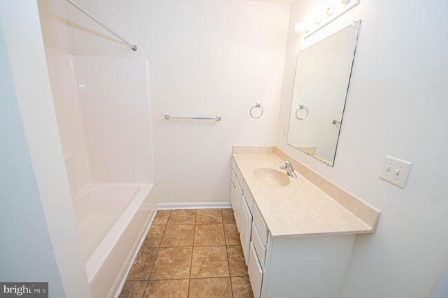 Building Photo - 420 Parkview Ct