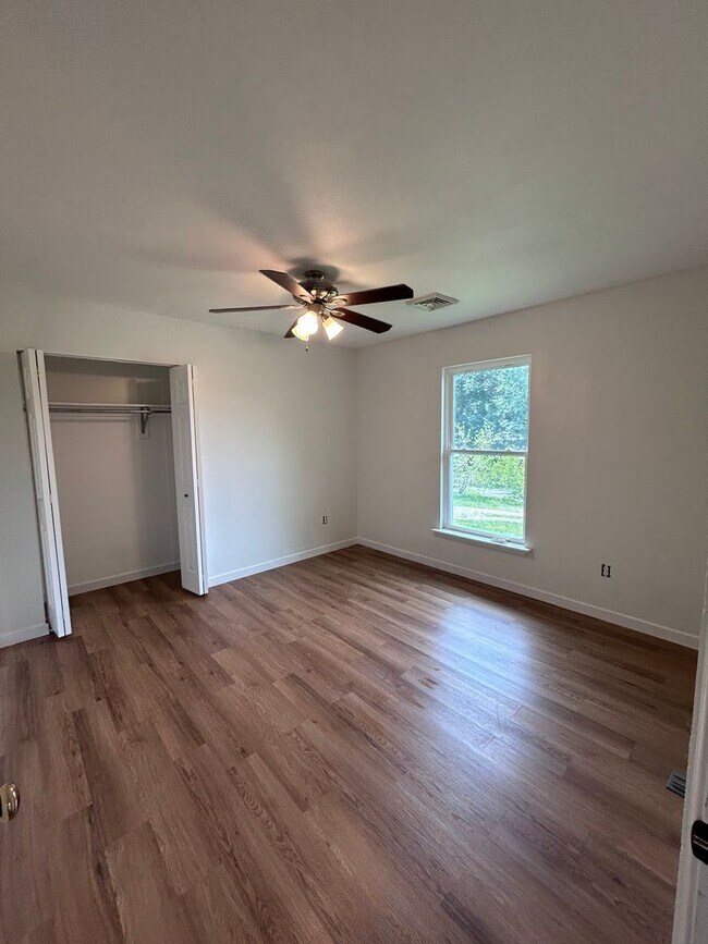 Building Photo - Available Now | North Chesterfield Gem | 2 Bed, 1 Bath
