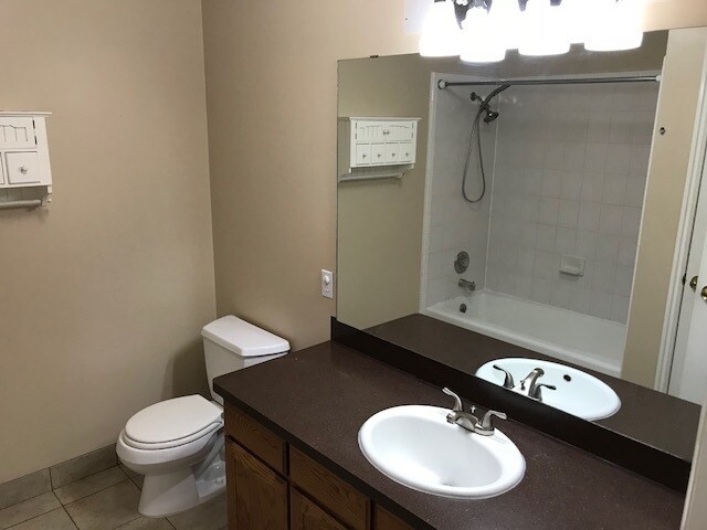 Building Photo - Beautiful home in Clinton with sport pad and playground