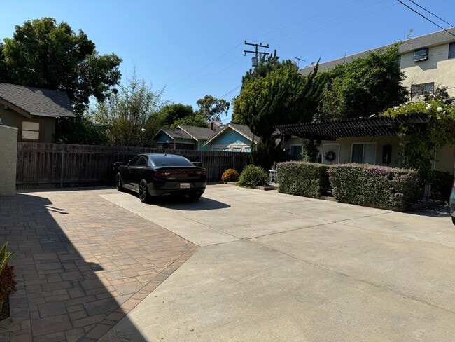 Building Photo - 15th Street