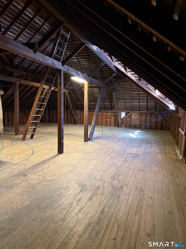 Building Photo - 473 Amity Rd