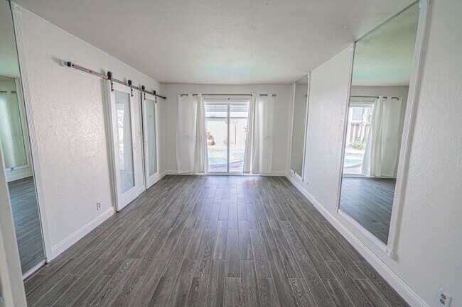 Building Photo - Single Story Pool House for Rent in Canyon Country!