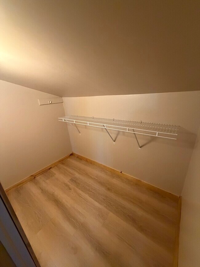 Building Photo - 690 W Judson St