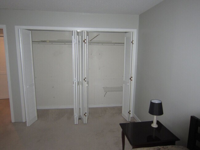 Building Photo - Highly Coveted 1 BD/1.5BA Loft Townhome in Waterwoods - Incl Utils