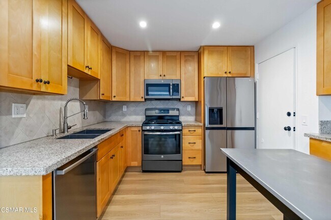 Building Photo - 646 Via Colinas