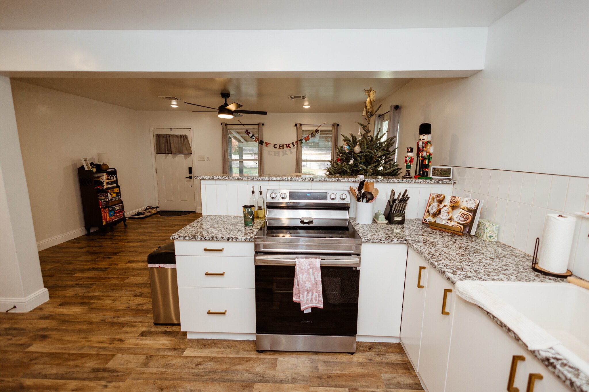 Building Photo - 3836 Leland Ave