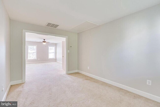 Building Photo - 1168 Taji Ct