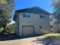 Building Photo - 3 Bedroom House in Newport!