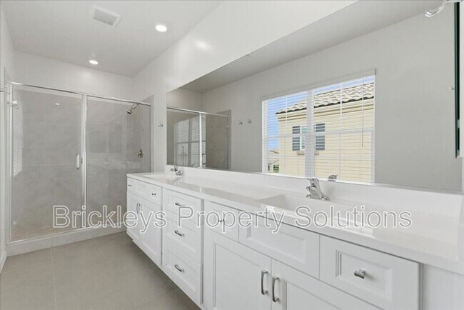 Building Photo - 265 E Balsam Dr