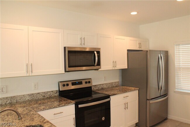 Building Photo - 912 SW 39th Terrace