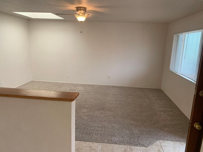 Building Photo - Single Family Home Close to UNM and Knob Hill