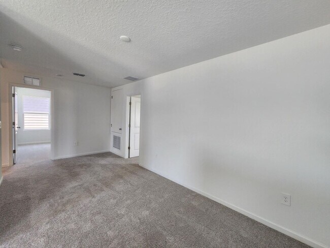 Building Photo - GORGEOUS 4-Bedroom Home in Lake Wales