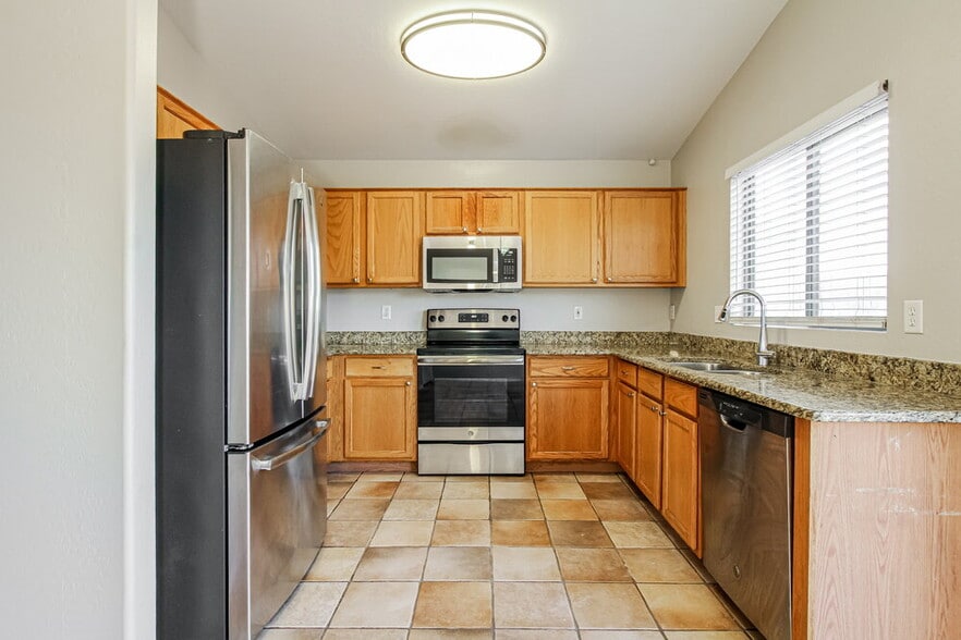Building Photo - 14973 W Port Au Prince Ln