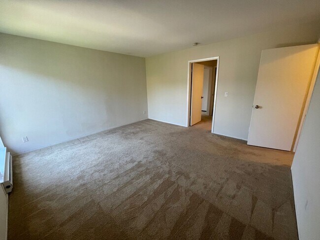 Building Photo - TOP FLOOR 1BD/1BATH Condo Available For Rent at the Watergate Community in Emeryville!!!!