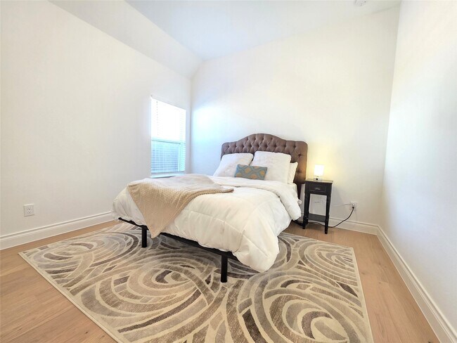 Building Photo - 22045 Gateway Arch Dr