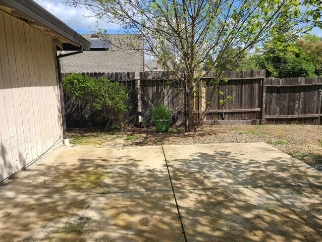 Building Photo - 6616-6618 Summer Rain Way