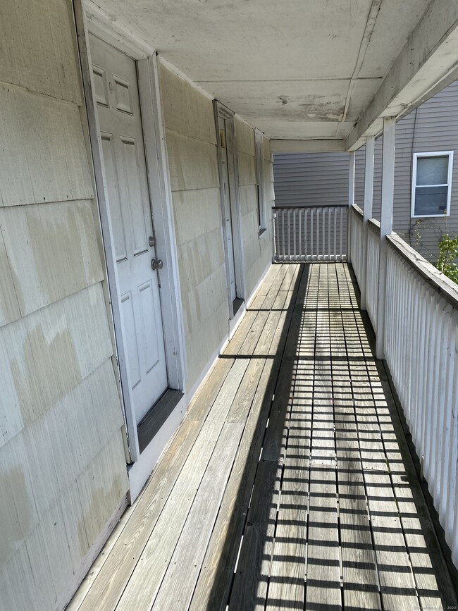 Building Photo - 162 Norwich Ave