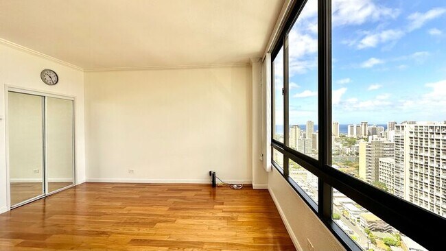 Building Photo - 2499 Kapiolani Blvd