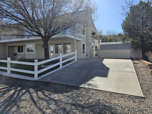 Building Photo - 470 Vermillion Ave