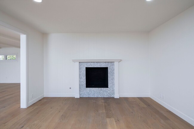 Building Photo - GORGEOUS Remodeled and Upgraded Beautiful ...