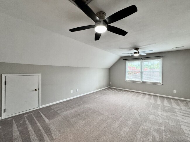 Building Photo - 4-Bedroom Home In Great Neck Meadows! Ready NOW!!! Fenced Backyard! HUGE Corner Lot! Dog Friendly!
