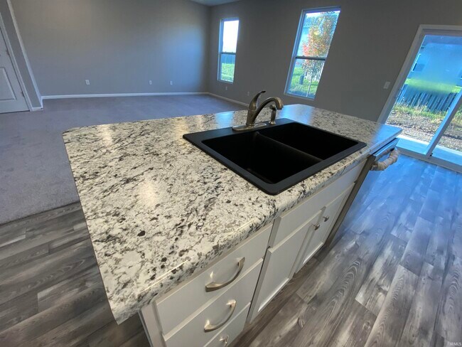 Building Photo - 3599 Canal Square Dr