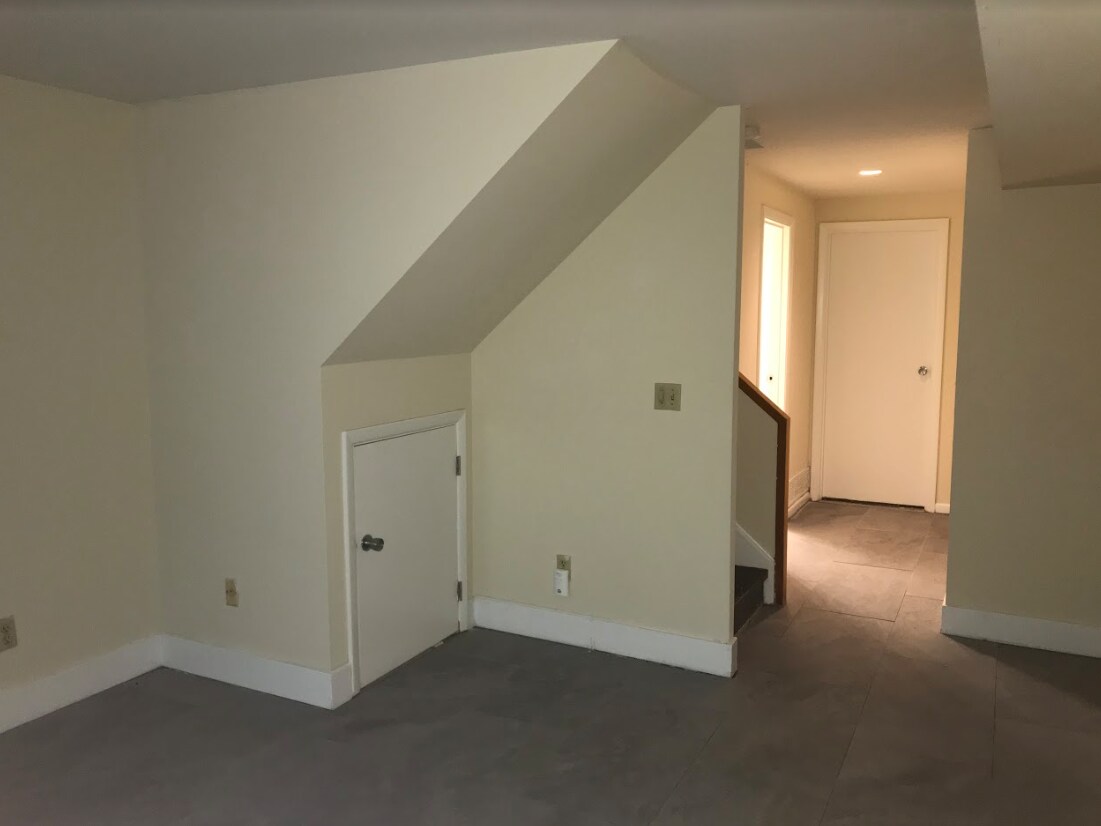 Building Photo - 2665 Bellevue Ave