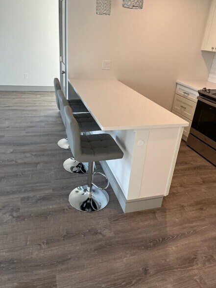 Building Photo - 522 Bridge St