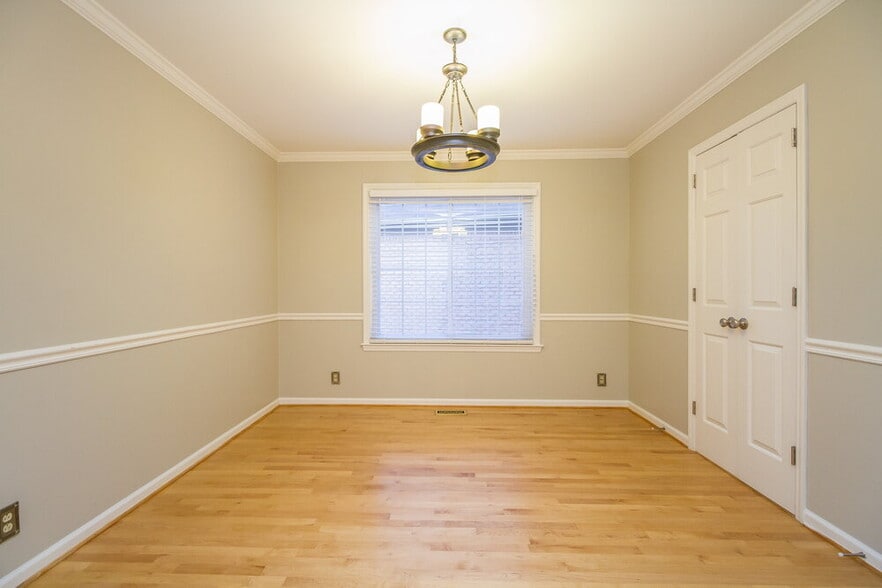 Building Photo - 6537 Arvington Way