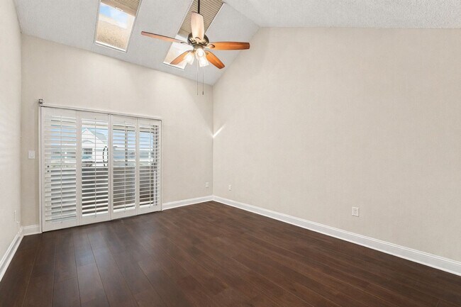 Building Photo - Waterfront Condo in Gulf Landings