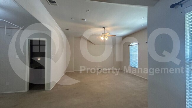 Building Photo - 9537 Navarro St