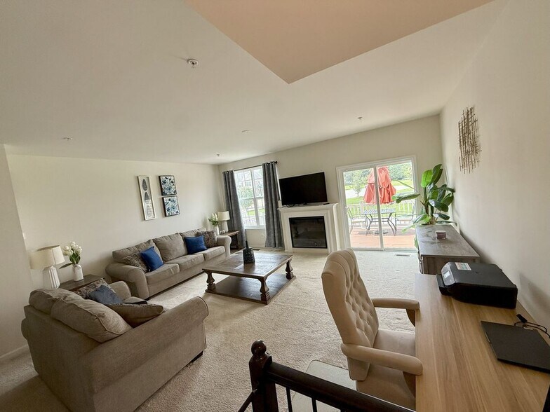 Building Photo - 111 Clydesdale Ln