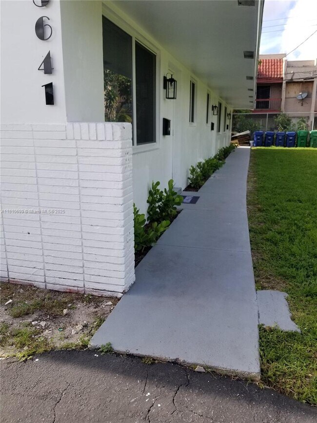 Primary Photo - 5641 NW 15th St