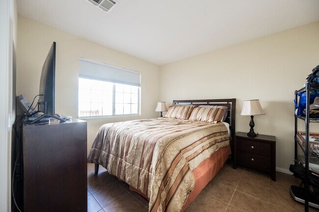 Building Photo - Summerlin - Single Story Townhome -