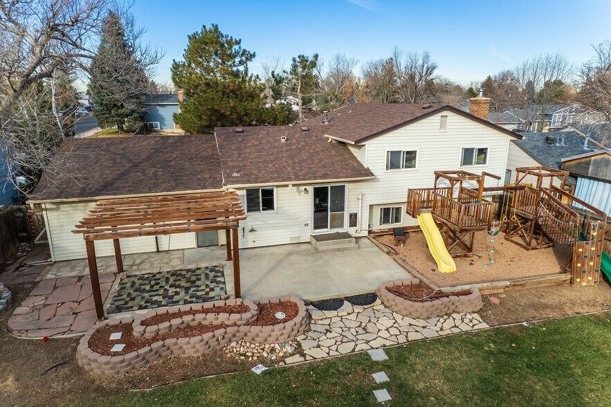 Building Photo - 110 Lucerne Dr
