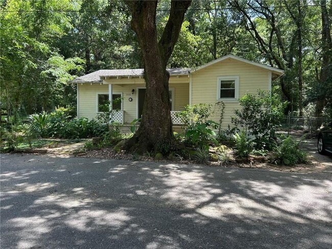 Building Photo - 909 Pansy Ct
