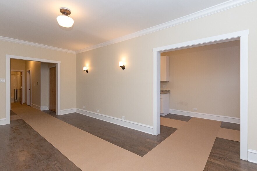 Building Photo - 1360 E 52nd St