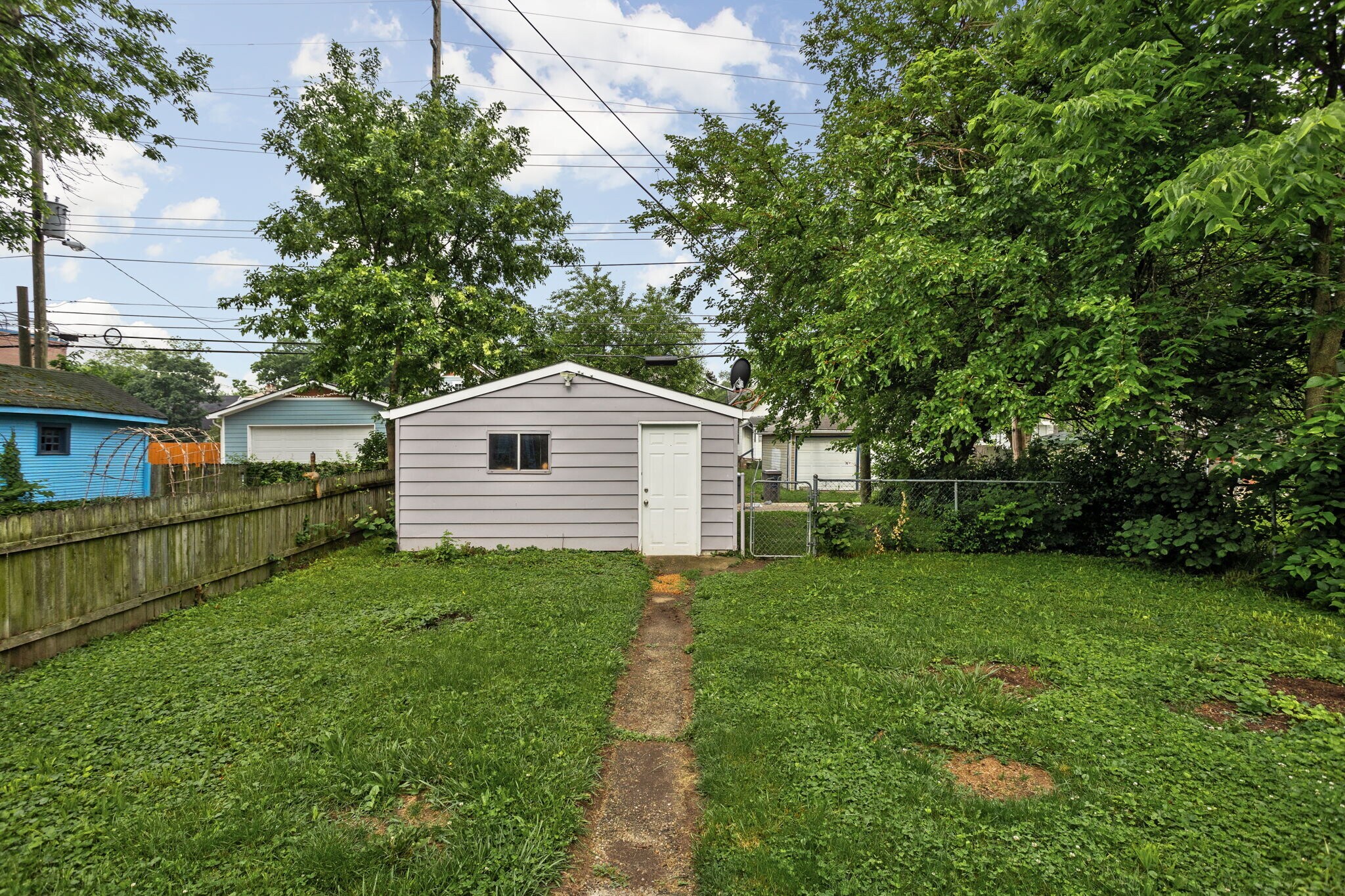 Building Photo - 418 N Drexel Ave