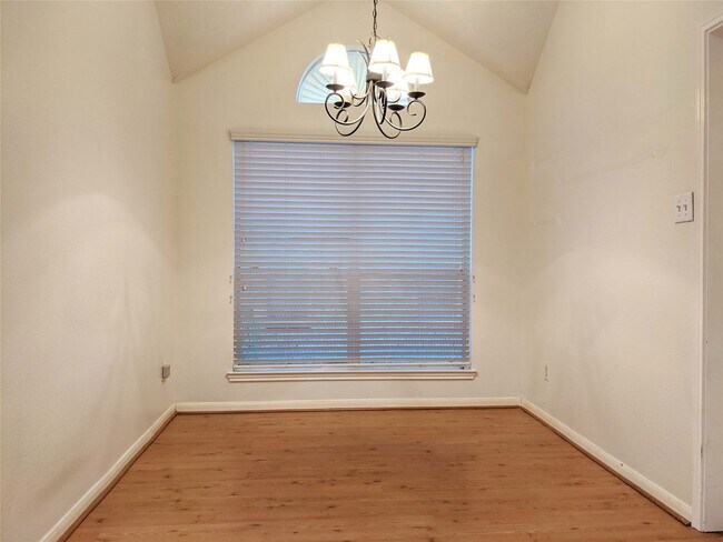 Building Photo - 2810 Foxden Dr