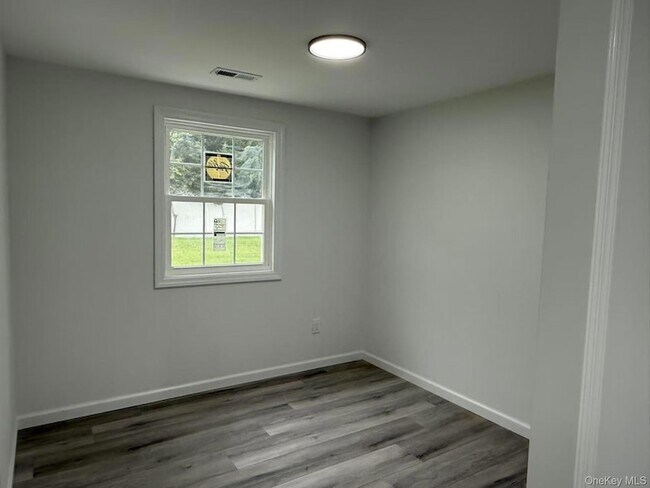 Building Photo - 495 Hawkins Rd