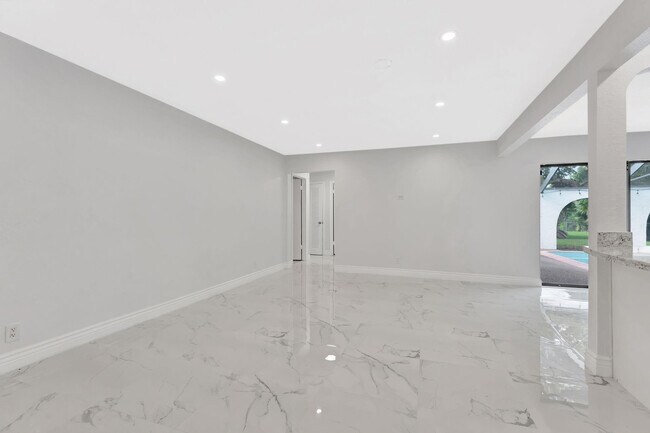 Building Photo - 10251 NW 39th Ct