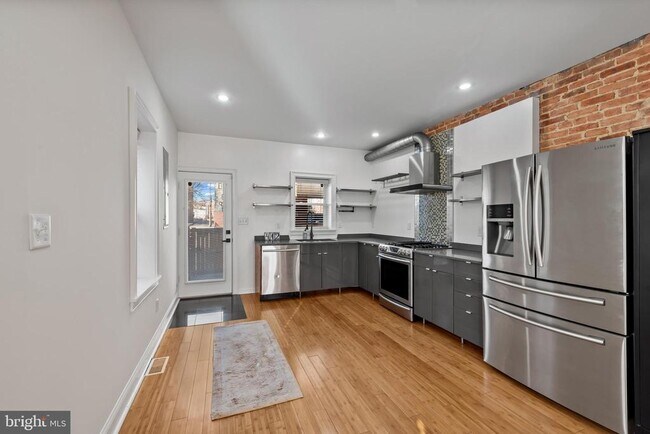 Building Photo - 412 E Lanvale St