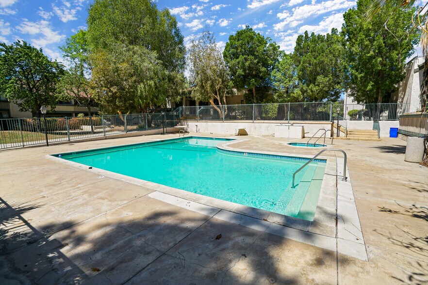 Building Photo - 8601 International Ave