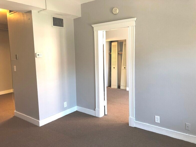 Building Photo - 479 Commonwealth Ave